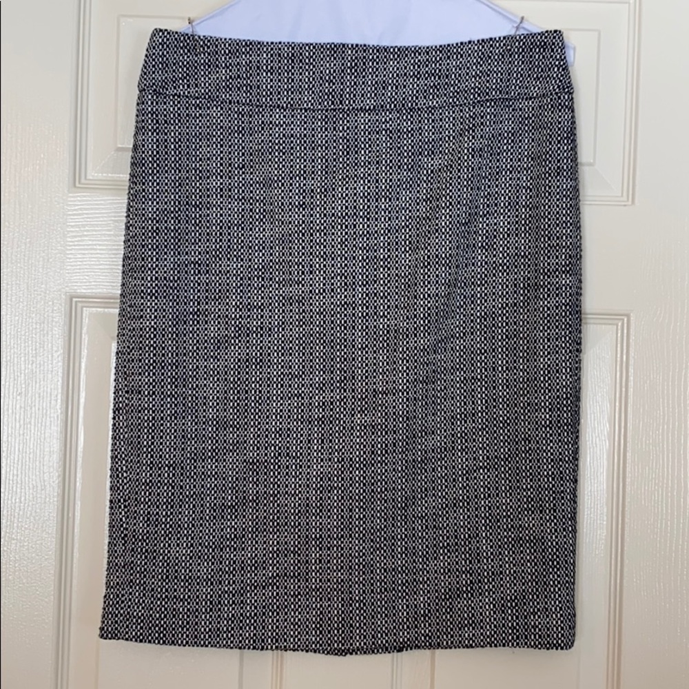 Black & white tweed skirt.